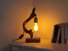 Charger l'image dans la galerie, Lampe en bois fait main